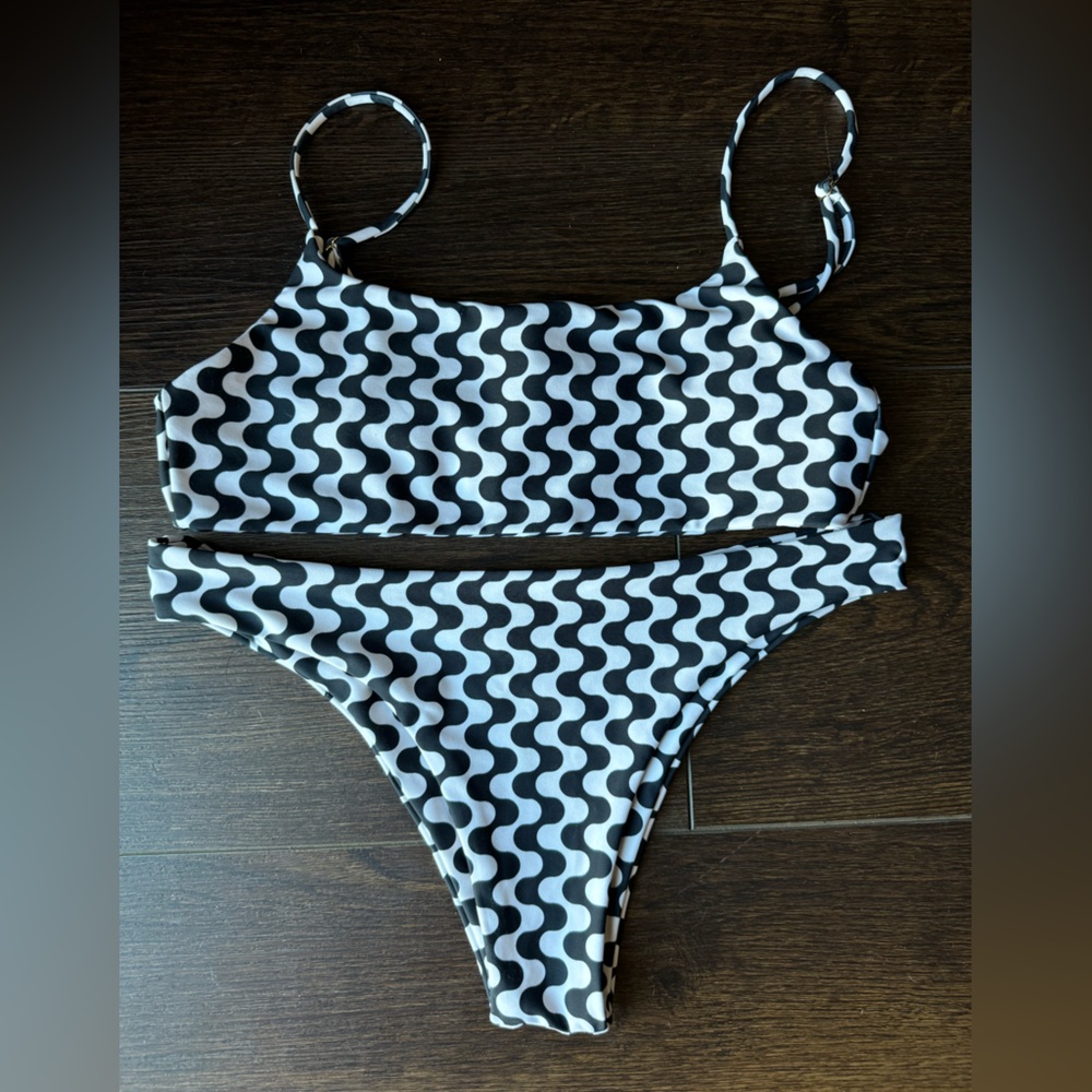 DOGTOWN Skatie Bikini - New without tags